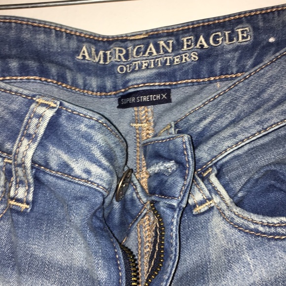 Light wash distressed jeans - Picture 4 of 14